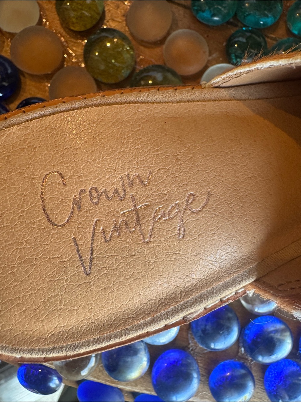 Crown Vintage White and Tan Cowhide Mule - Picture 5 of 7